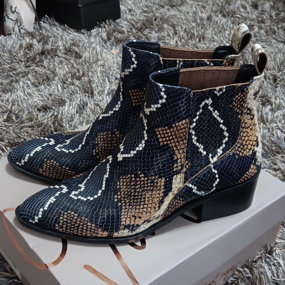 Crown Vintage Boots